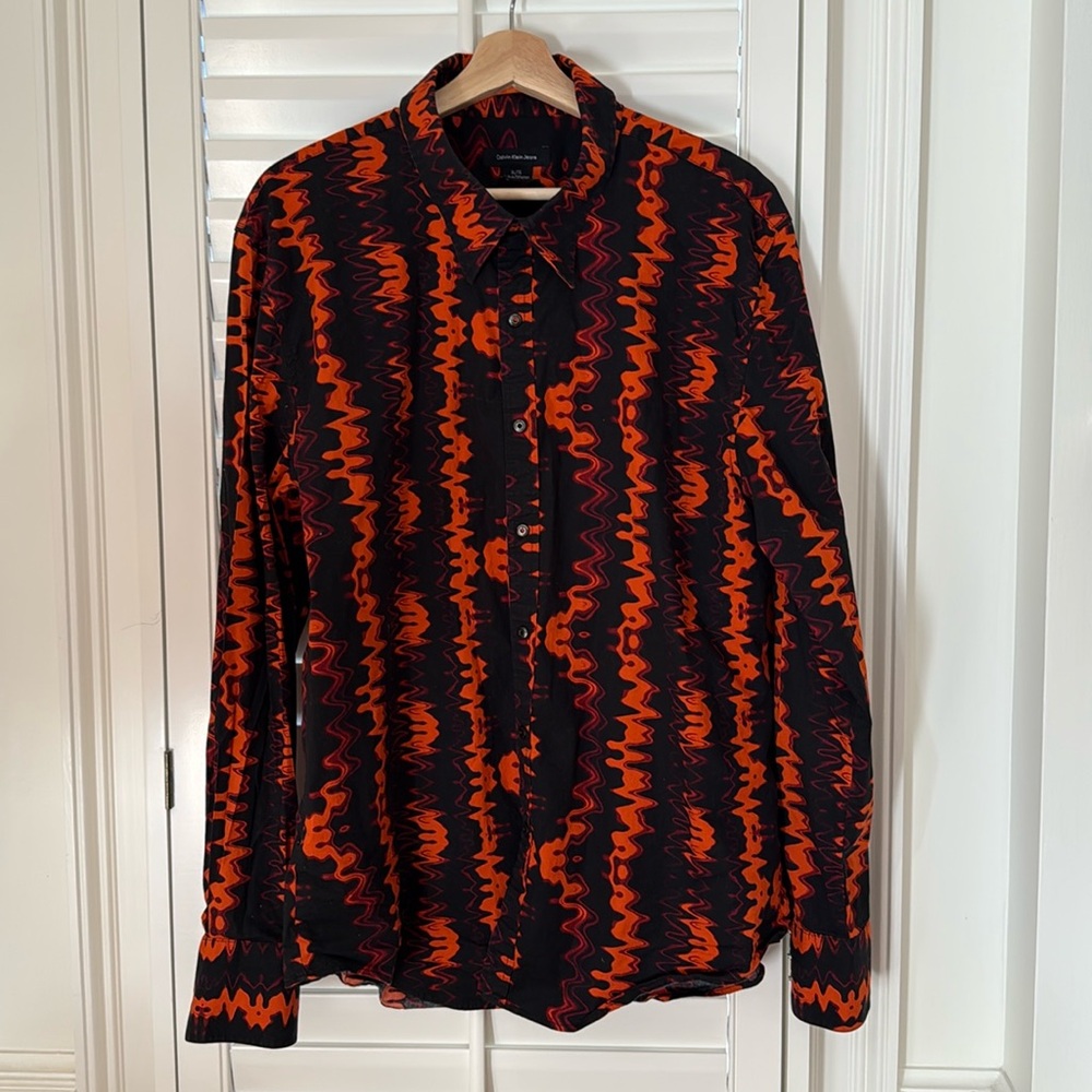 Black and Red Patterned Button-Up Shirt